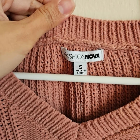 Fashionnova Mauve V-neck Eliana Fringe Sleeves Sweater small nwt - Picture 2 of 5